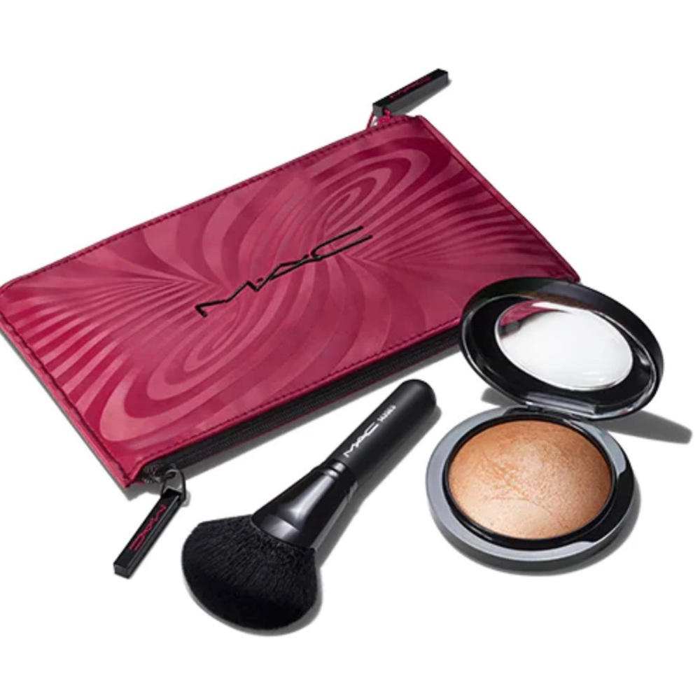 MAC Mineralize Skin Finish - Bling me to Life -COPY